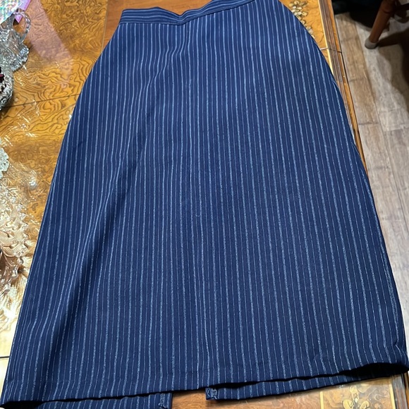 Vintage blazer and knee length skirt. Navy striped sz 3/4 but like 2 - Picture 5 of 7